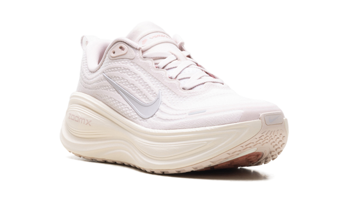 Vomero Plus WMNS"Silt Red Stardust" HV8154 605
